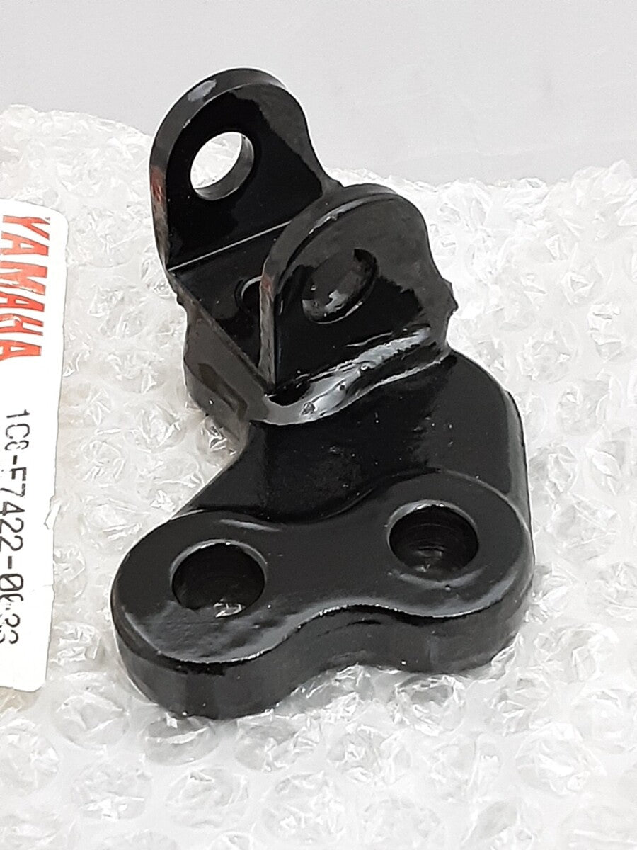 NEW GENUINE YAMAHA 1C6-F7422-00-33/ 1C6-F7422-00-00 BRACKET FOOTREST 2 TT-R230
