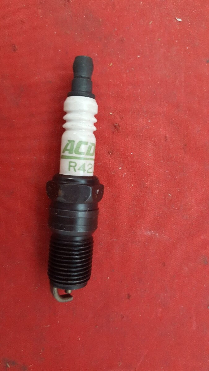 New ACDelco R42LTS GM 19157987 #8 spark plugs