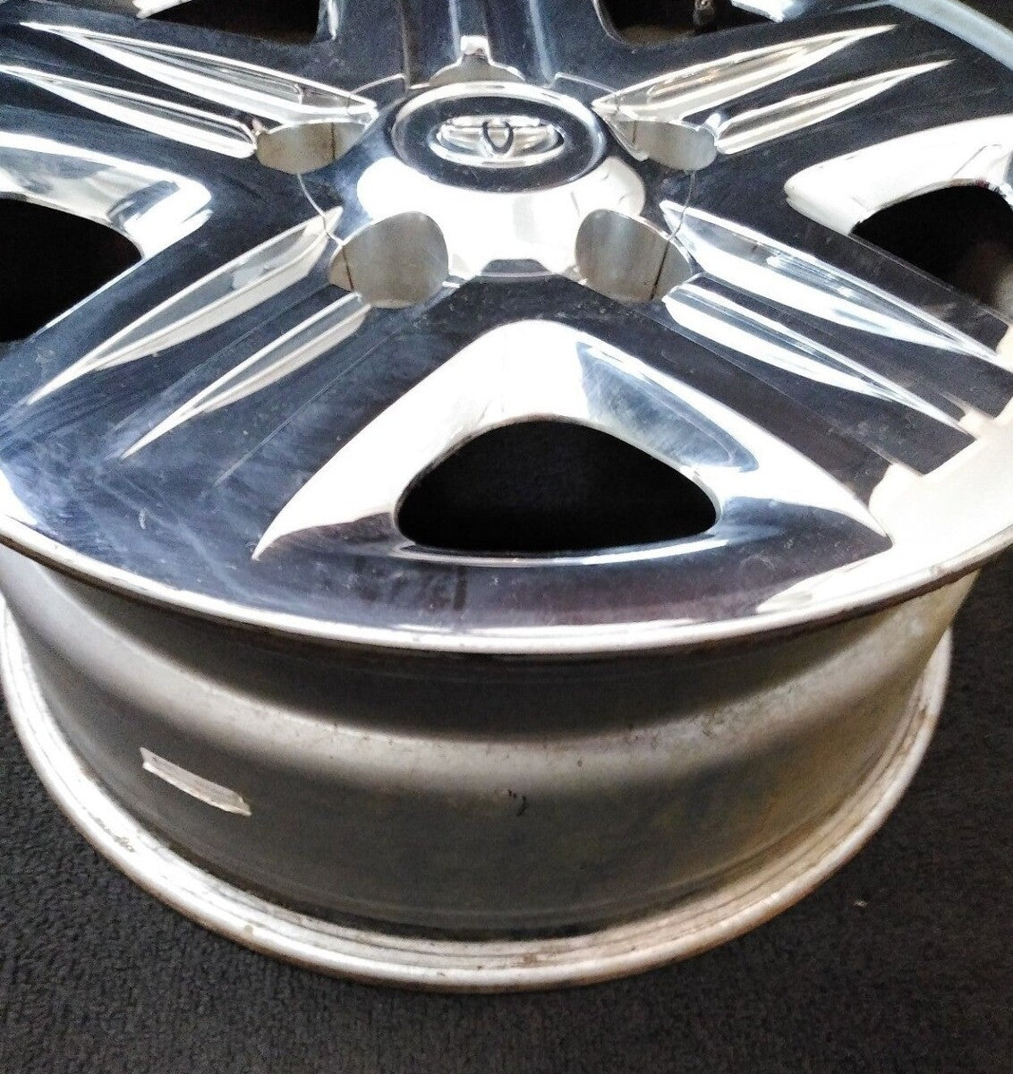 Toyota Rim/Wheel ASM-178-31743 / 19.5x9 / 5 Bolt / 3.5" Bolt Pattern CHROME