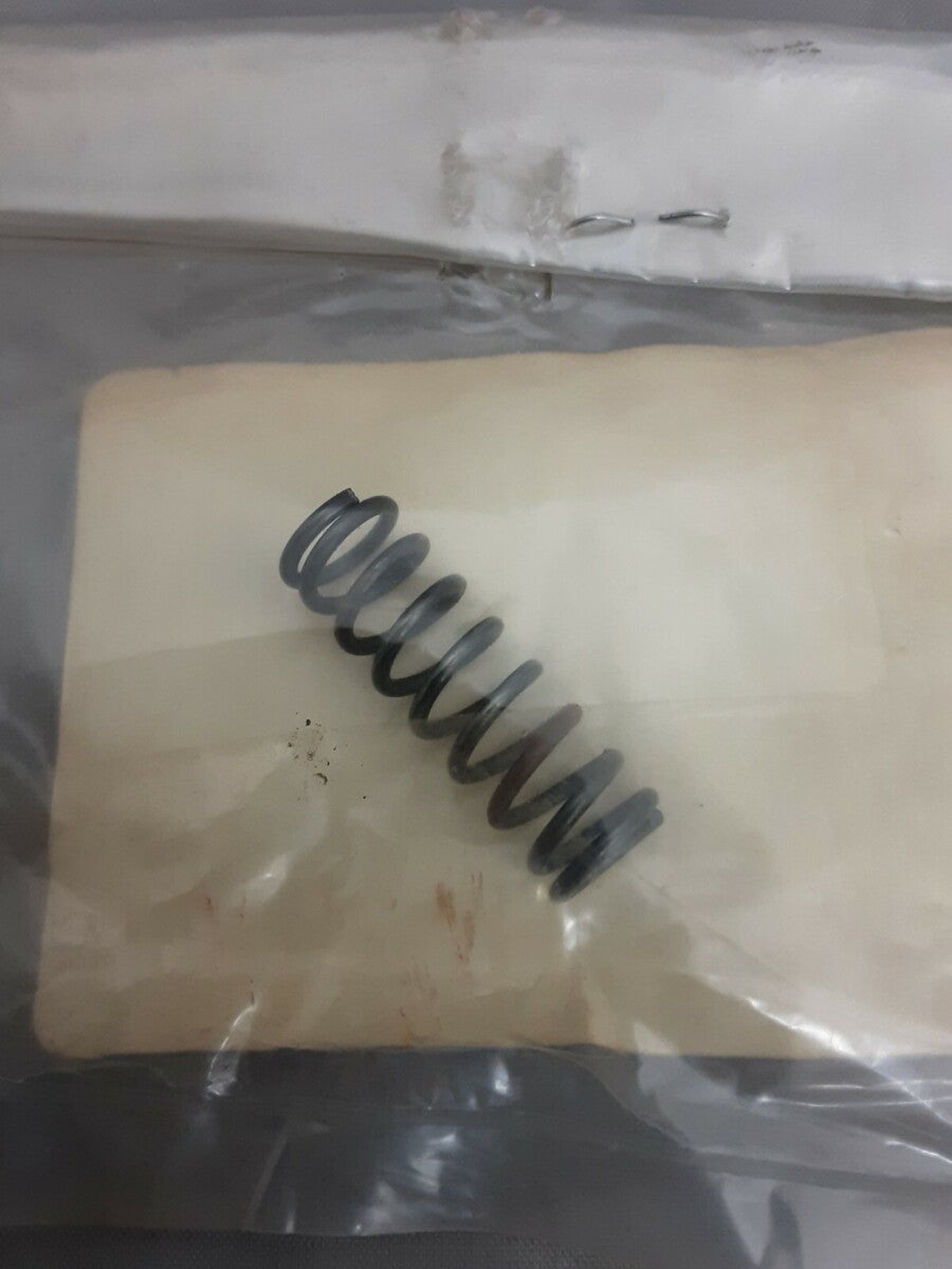 NEW GENUINE YAMAHA 990501-132A0 (265) SPRING, COMPRESSION