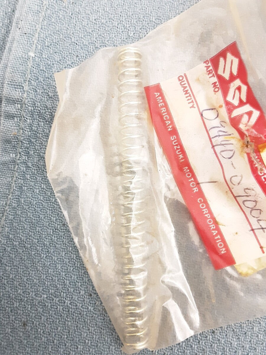 NEW GENUINE SUZUKI 09440-09004 SPRING T10 M15 M12 AS50 AC50 F50 T125 TC120