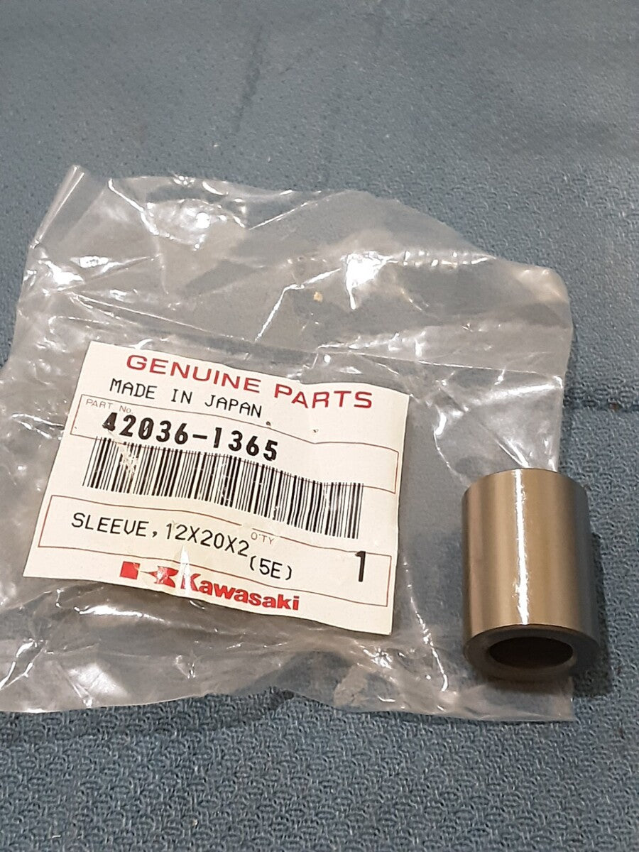 NEW GENUINE KAWASAKI 42036-1365 SLEEVE, 12X20X26.7 Prairie KVF650 KVF700 02-13