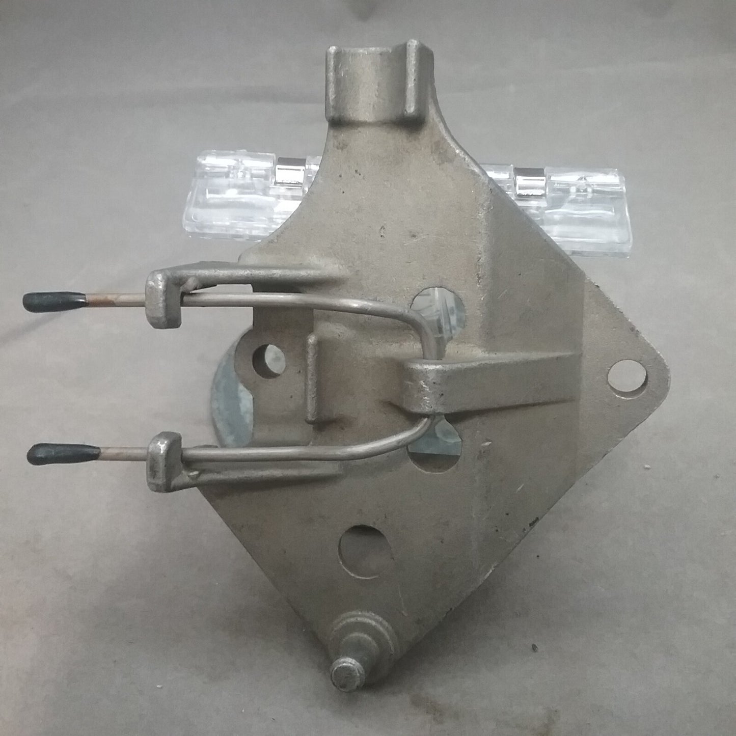 NEW MERCURY 39491 BRACKET MOUNTING CABLE RETAINER SPRING MERCURY 20HP