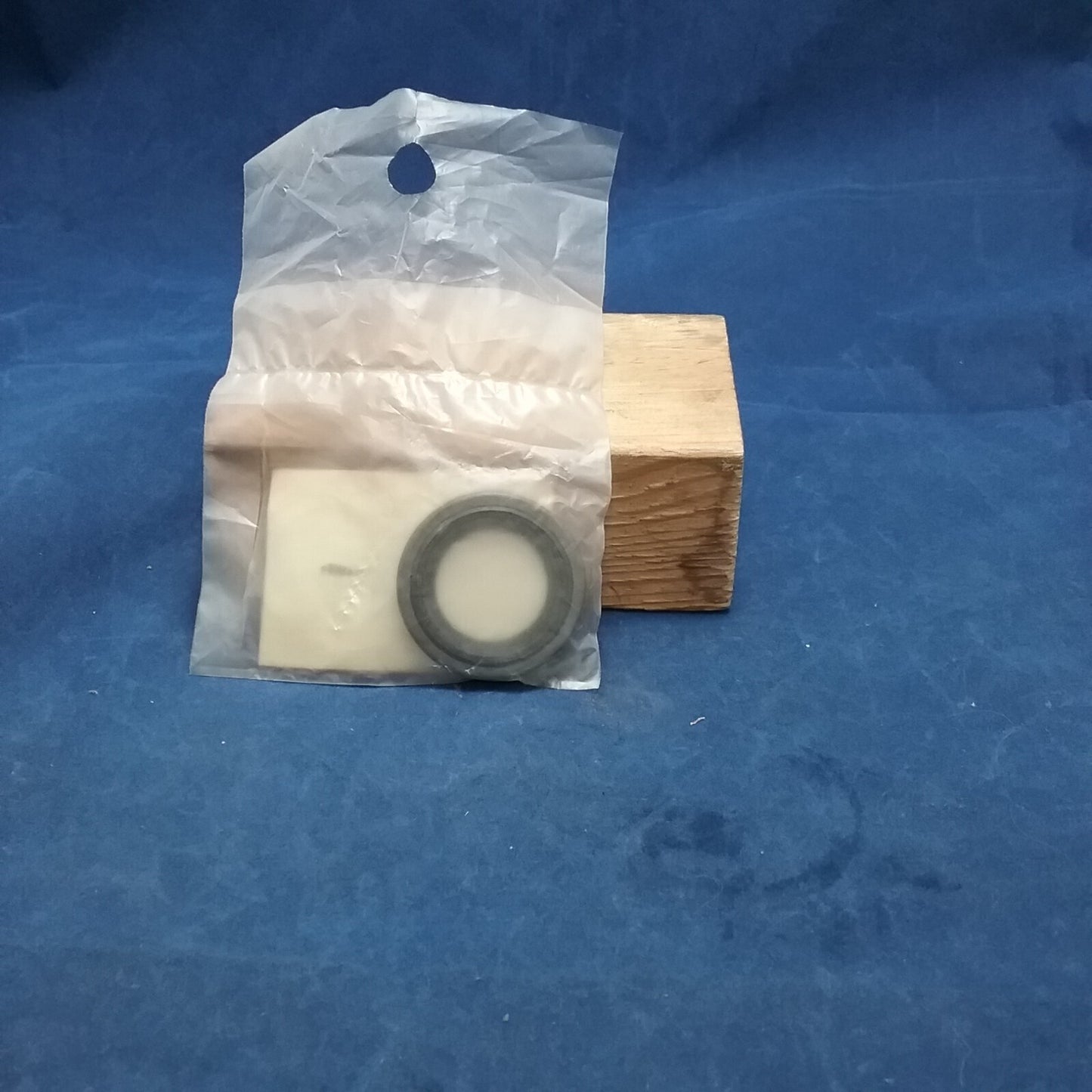 NEW GENUINE SUZUKI 09284-22004 SEAL, HUB LH 22X35X5 FRONT WHEEL DR250