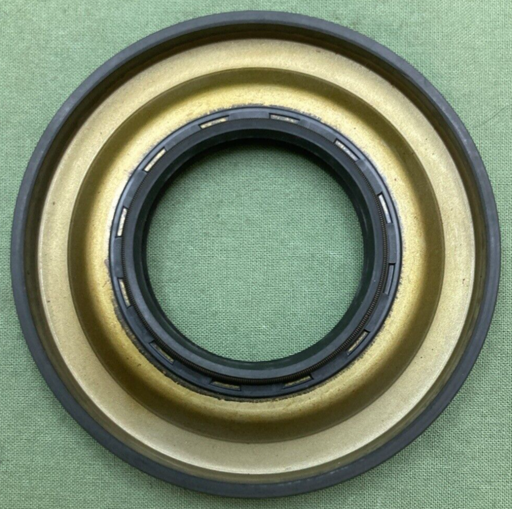 NEW GENUINE SUZUKI 09289-38001 OIL SEAL PISTON-CRANKSHAFT GT750