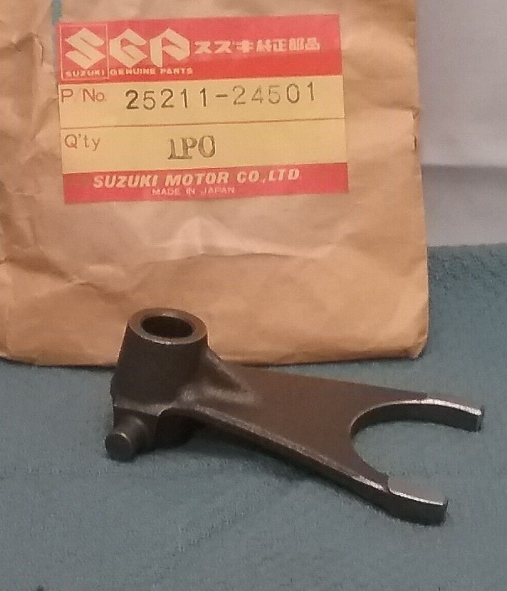NEW GENUINE SUZUKI 25211-24501 GEAR SHIFT FORK QUADRUNNER LT250
