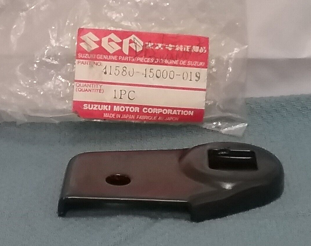 NEW GENUINE SUZUKI 41580-45000-019 BRACKET, RH TURN SIGNAL LAMP GS550 GS750