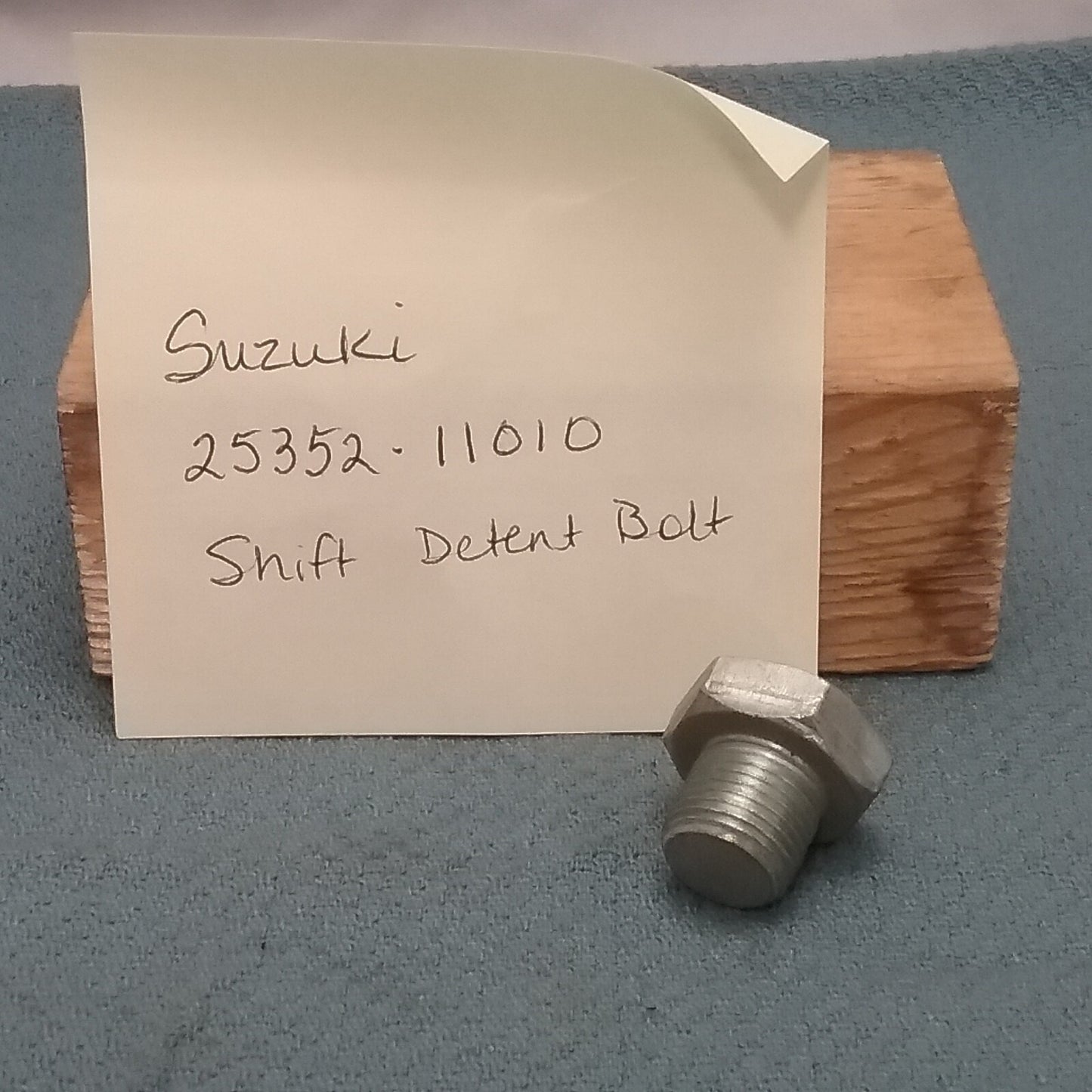 NEW REPLACES SUZUKI 25352-11010 HOLDER, STOPPER T200 TC200 T500 T20 TC250 T305