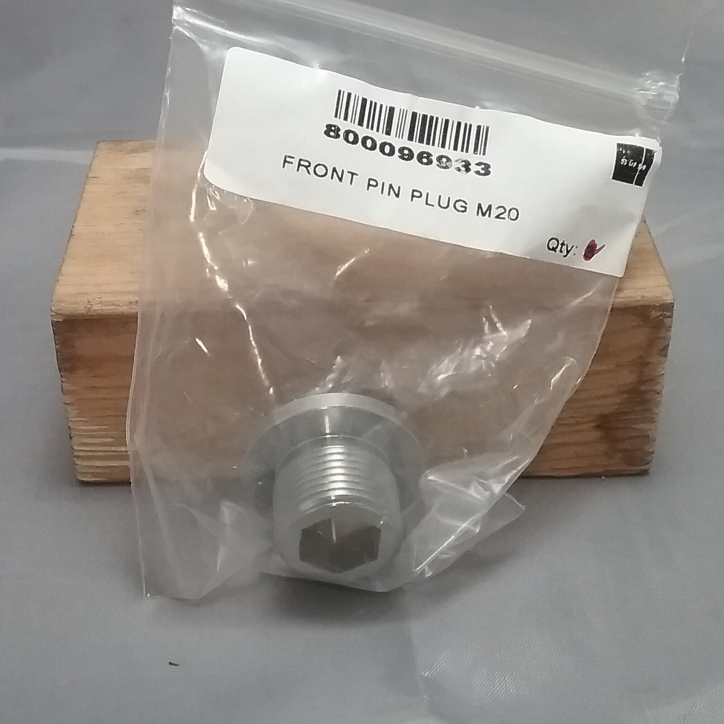 NEW SMW 800096933 FRONT PIN PLUG M20