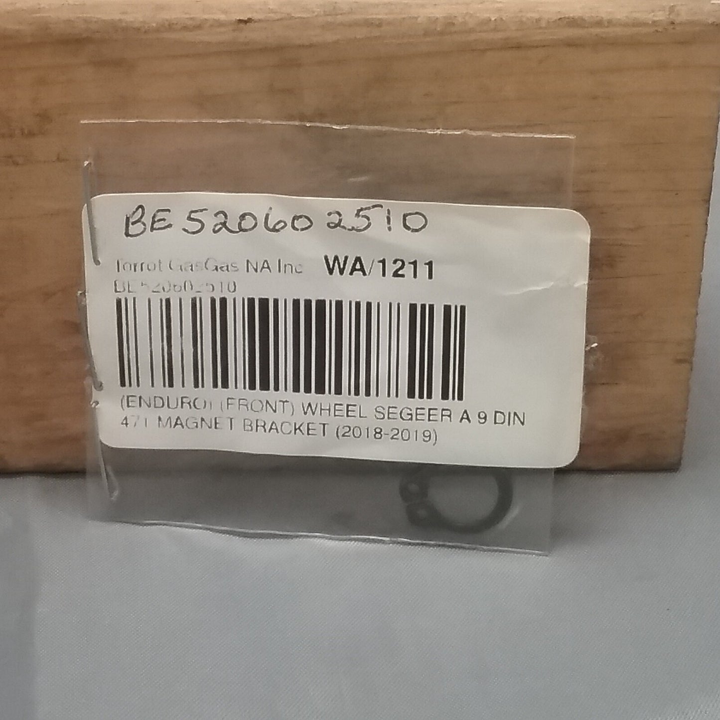 NEW GASGAS BE520602510 FRONT WHEEL SEGEER A 9 DIN 471 MAGNET BRACKET 2018-2019
