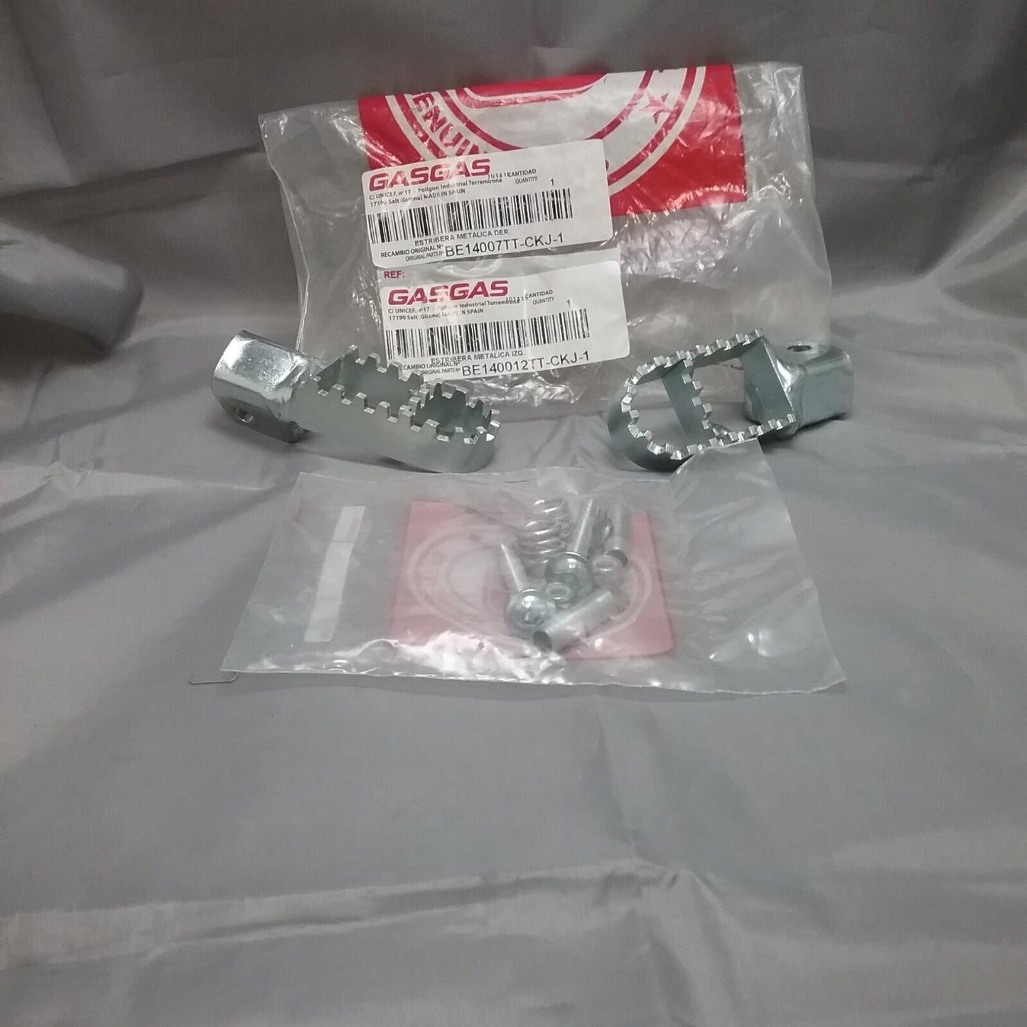 NEW GASGAS BE14007TT-CKJ-1/BE140012TT-CKJ-1 COMPLETE METALLIC FOOTPEGS RT/LT