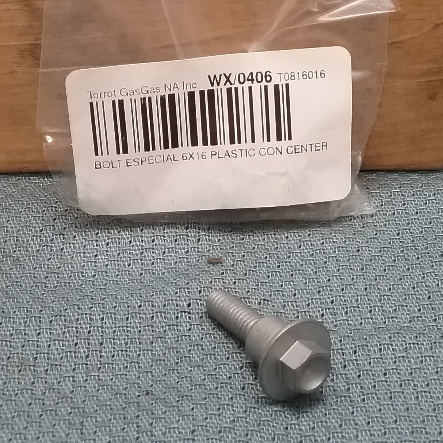 NEW GASGAS T0816016 BOLT ESPECIAL, 6X16 PLASTIC CON CENTER