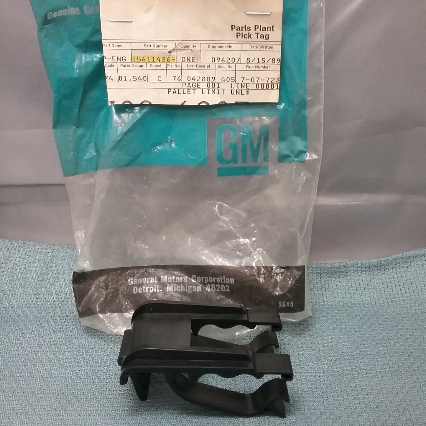 NEW GENUINE GM 15611436 CLIP, Engine Oil Cooler Hose Assembly