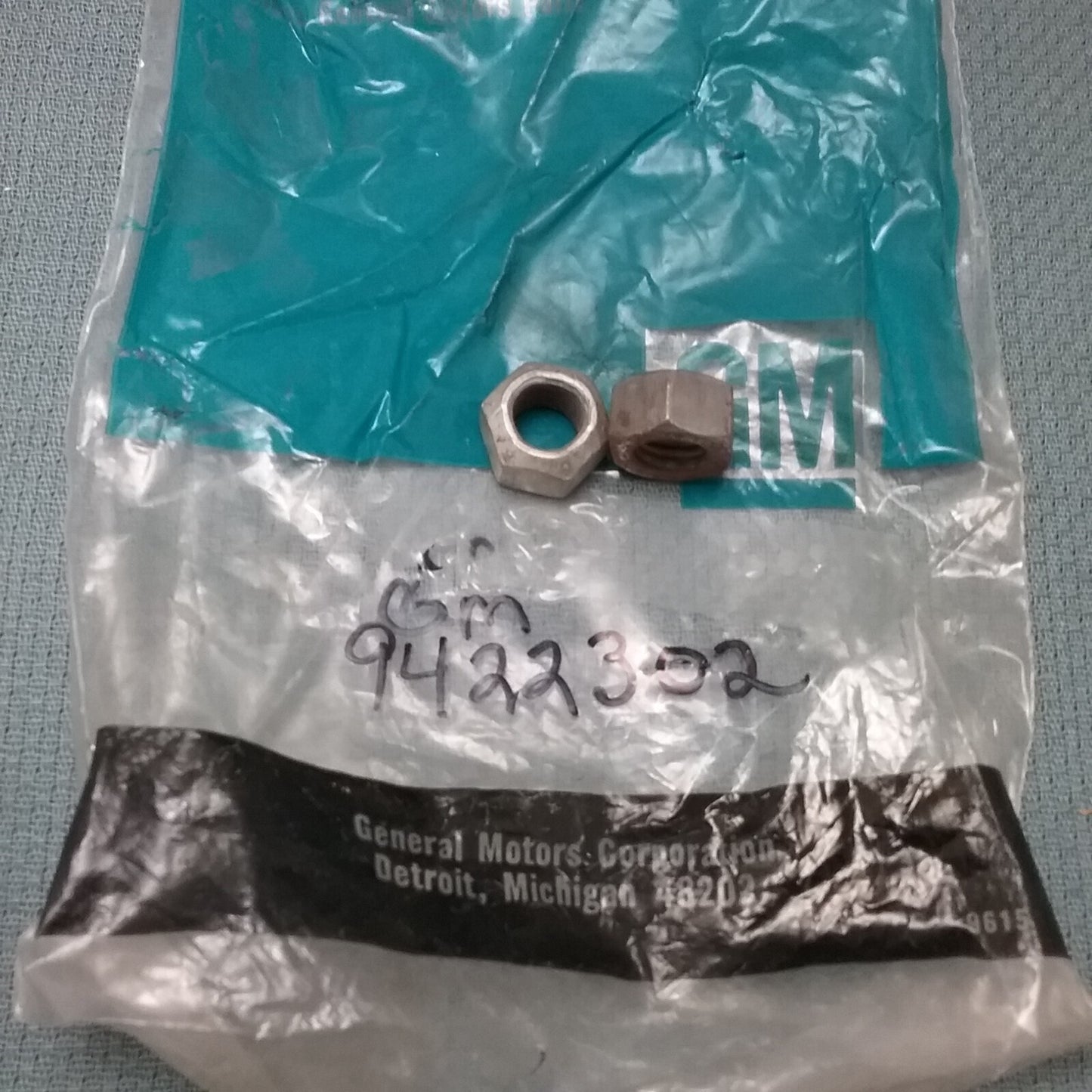 QTY 2 NEW GENUINE GM 9422302 STEERING KNUCKLE CONTROL ARM NUT