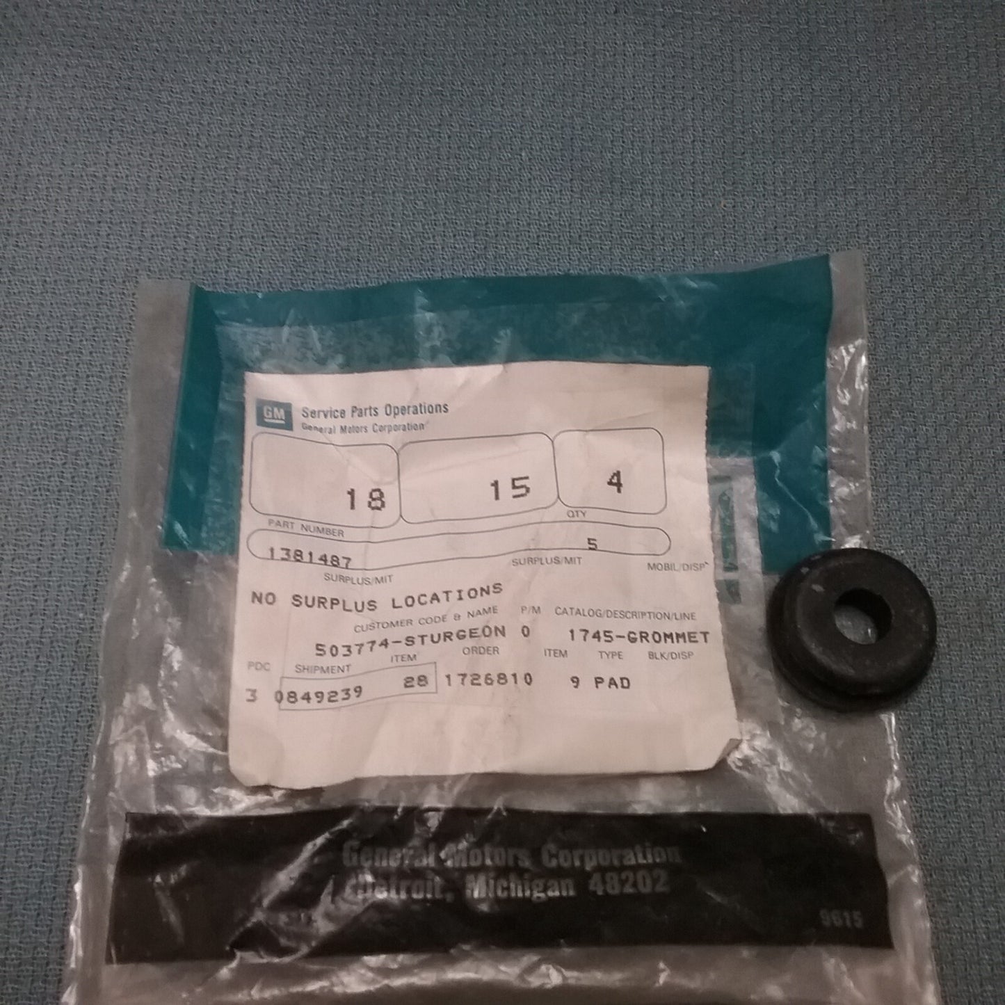 NEW GENUINE GM 1381487 GROMMET, ENGINE CRANKCASE