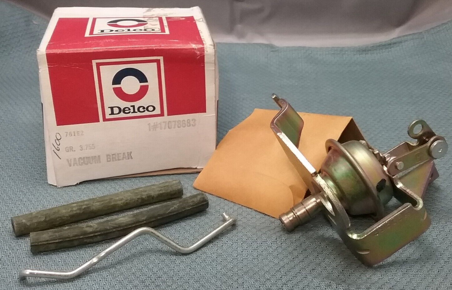 NEW DELCO/GM 17078683 VACUUM BREAK WITH BRACKET