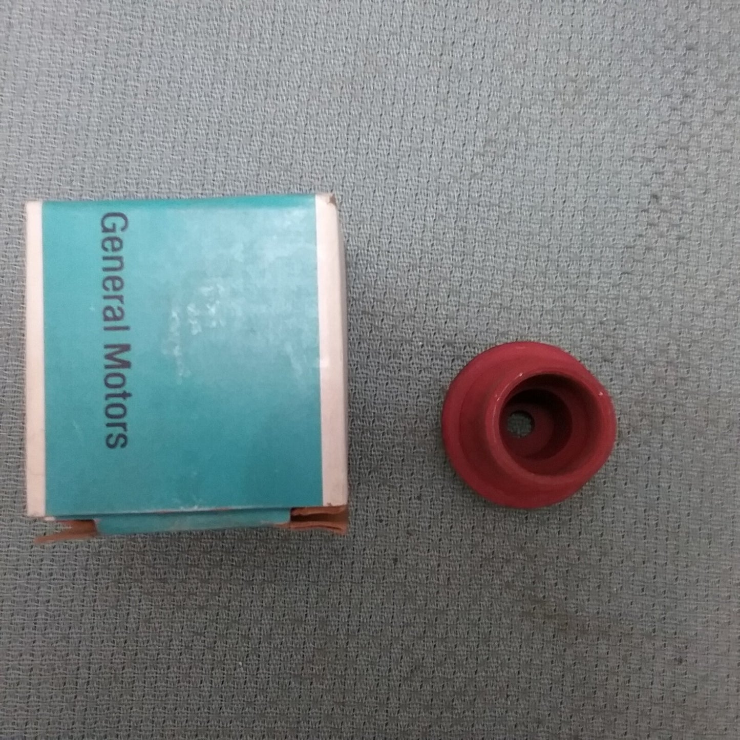 NEW GENUINE GM 22531448 NUT, RED, TIRE VALVE AND COVER LOCK