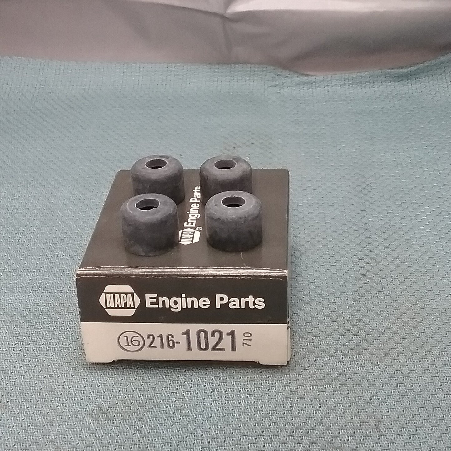 QTY 4 NEW NAPA 216-1021 VALVE LOCKS