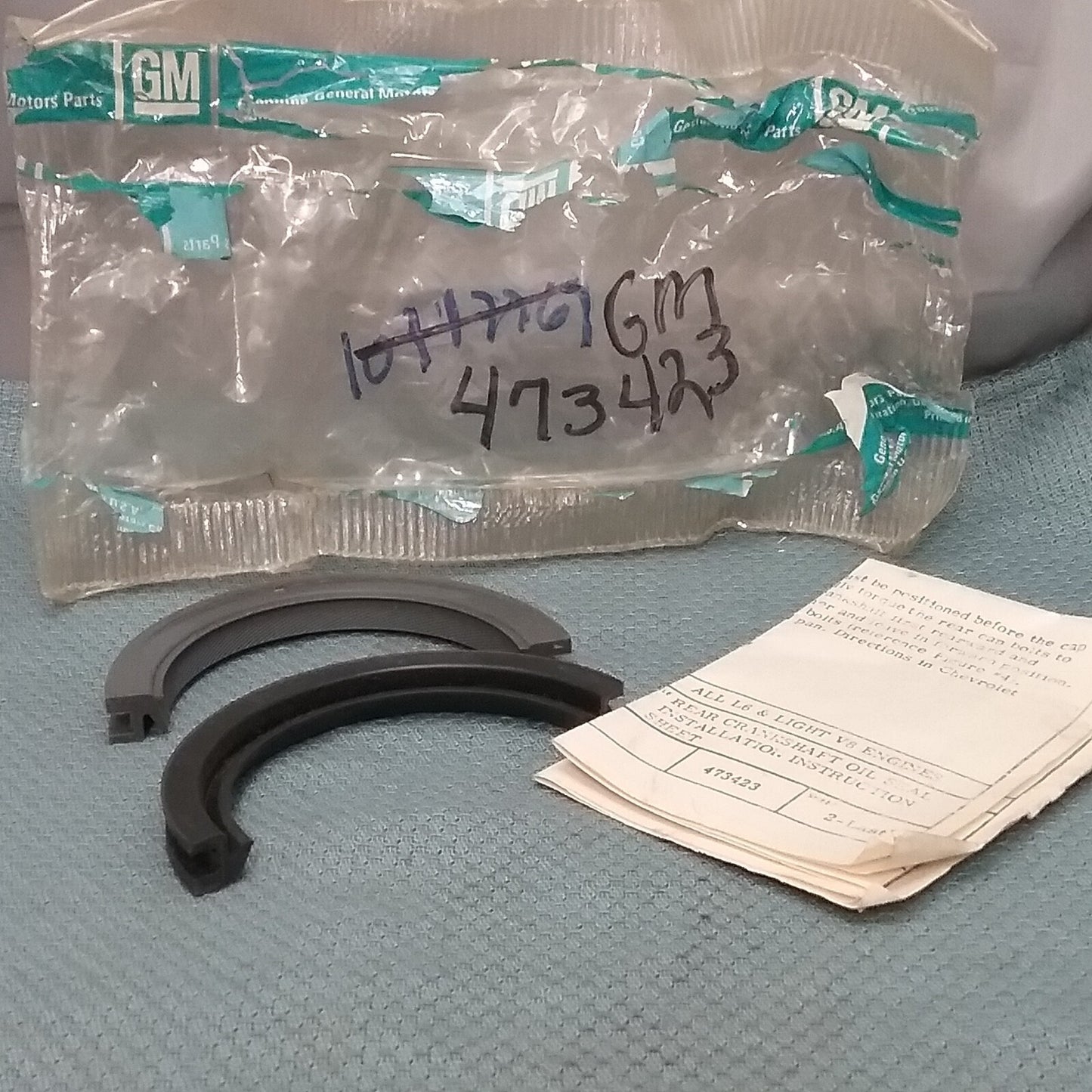 NEW GENUINE GM 473423 Rear Main Crankshaft Oil Seal AND INSTRUCTION SHEET