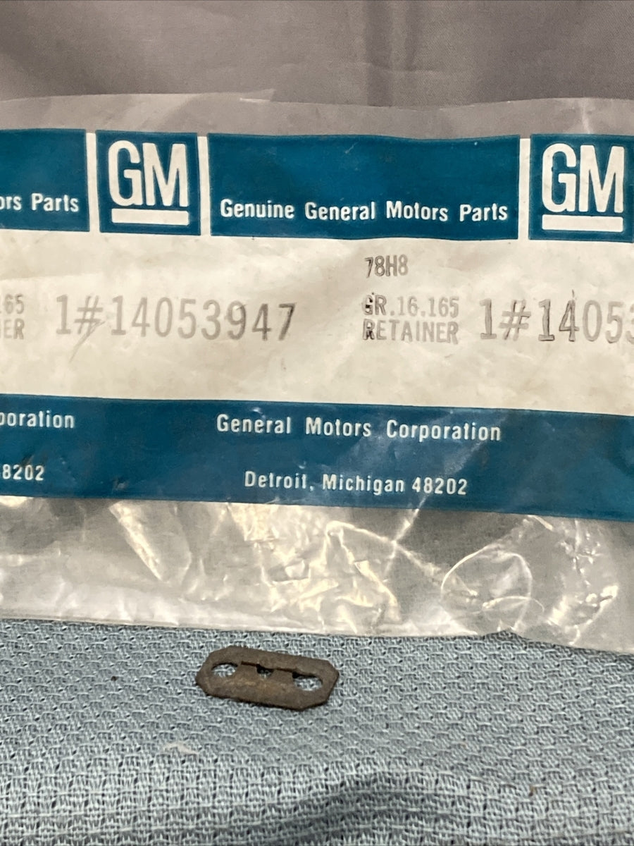 NEW GENUINE GM 14053947 RETAINER, SI F/D TR PNL GR 16.165