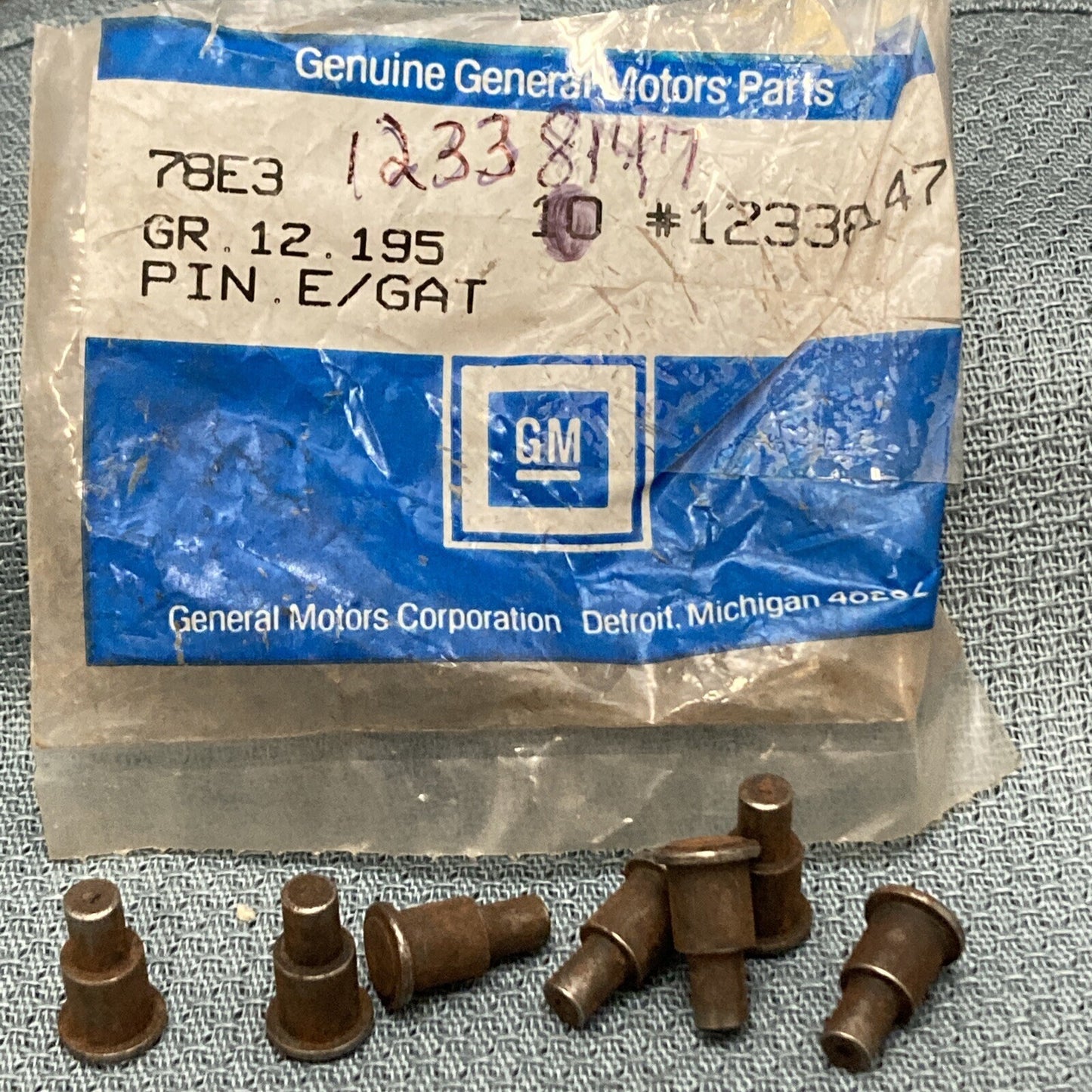 QTY 7 NEW GENUINE GM 12338747 PIN, END GATE GR 12.195