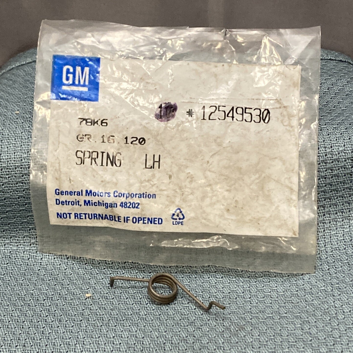 NEW GENUINE GM 12549530 SPRING INSTR PANEL LOWER EXTENSION ASHTRAY DOOR