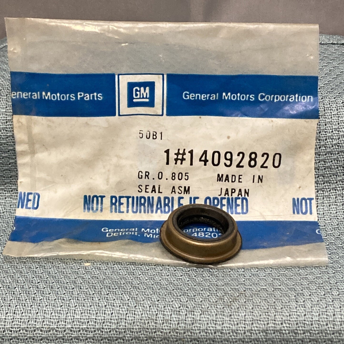 NEW GENUINE GM 14092820 SEAL ASSEMBLY, CLUTCH FORK SHAFT (FREE OF ASBESTOS)