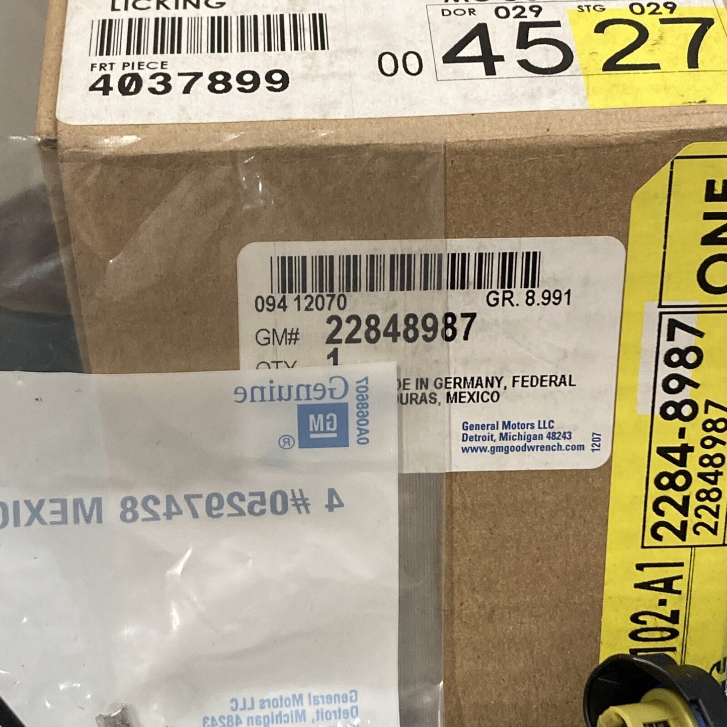 NEW GM 22848987 BULB KIT WITH CLIP AND CONNECTORS