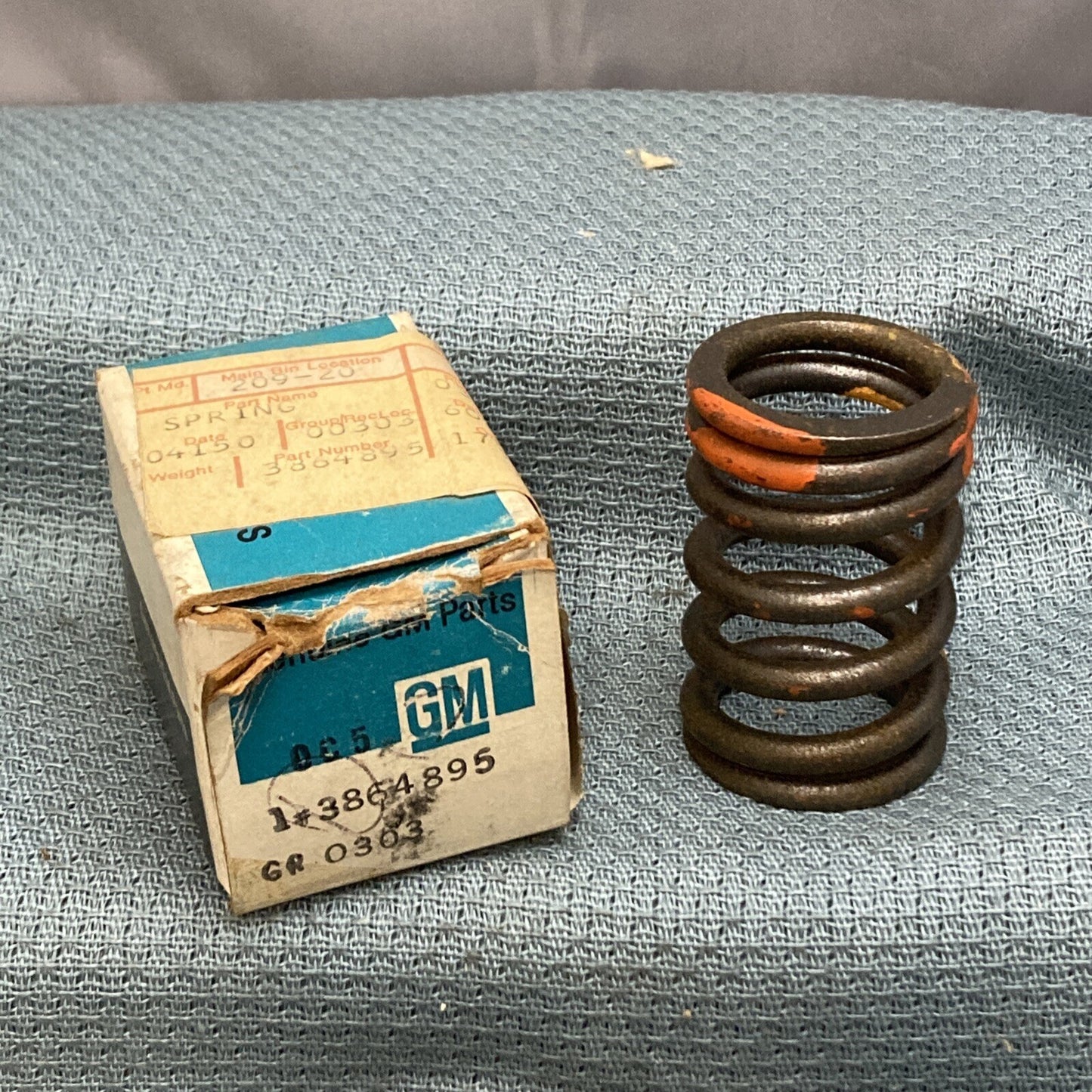 NEW GENUINE GM 3864895 SPRING, ENGINE VALVE GR 0.303