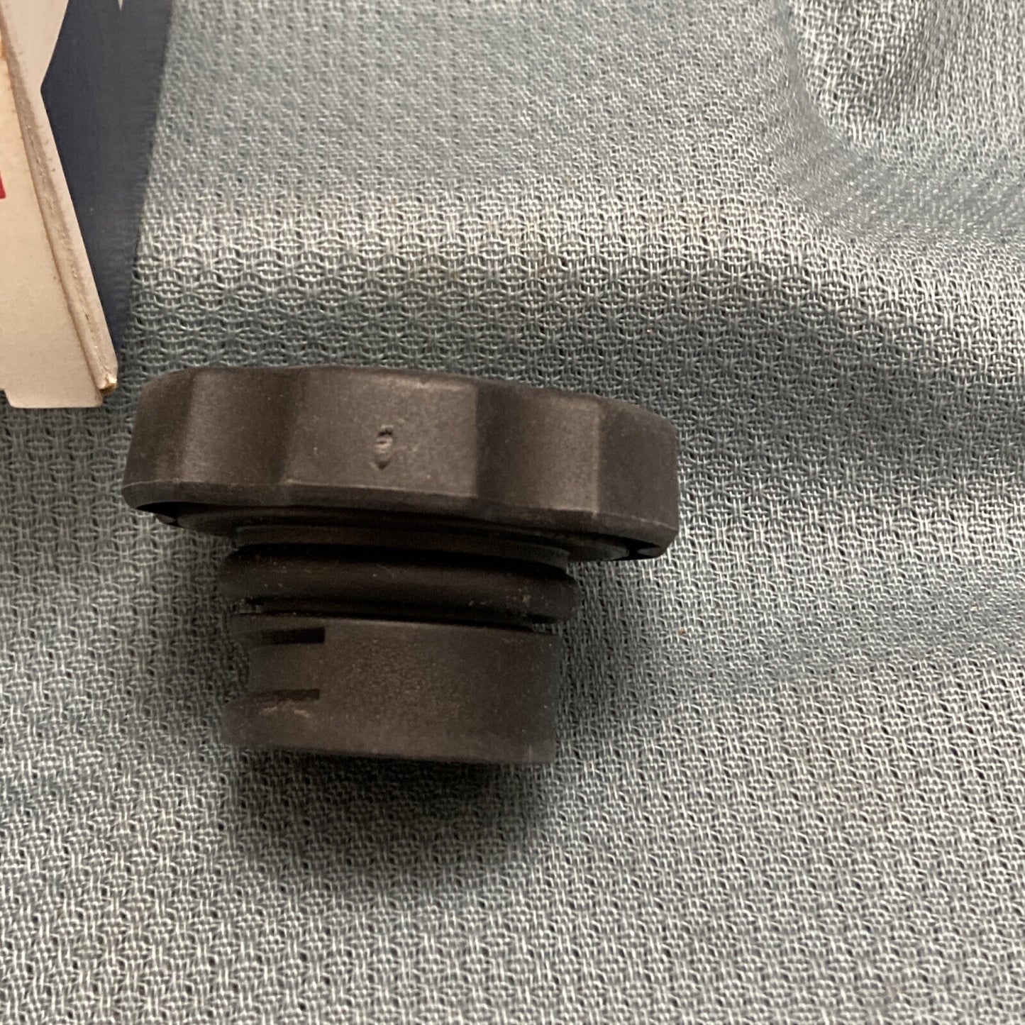 NEW ACDELCO FC163 CAP ASSEMBLY, OIL FILLER GM 10182355 GR 1.758