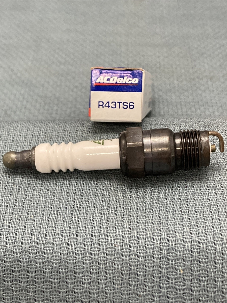 NEW ACDELCO R43TS6 SPARK PLUG GM 5614046