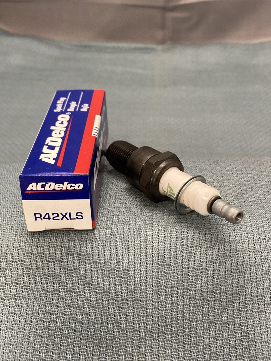 NEW ACDELCO R42XLS SPARK PLUG GM 5613100