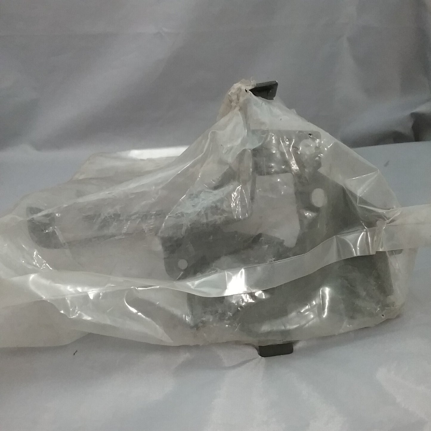 NEW TELEDYNE 227-62117-11 TANK BRACKET CP
