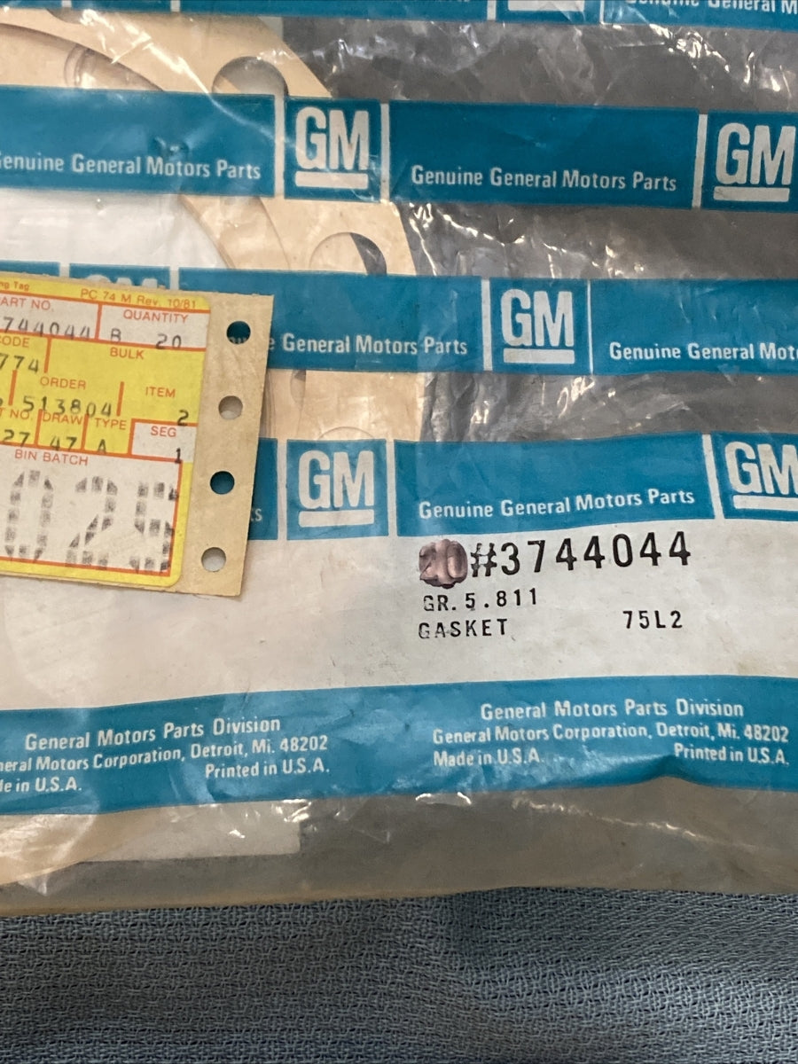 QTY 6 NEW GENUINE GM 3744044 GASKET, DIFFERENTIAL CARRIER GR 5.811