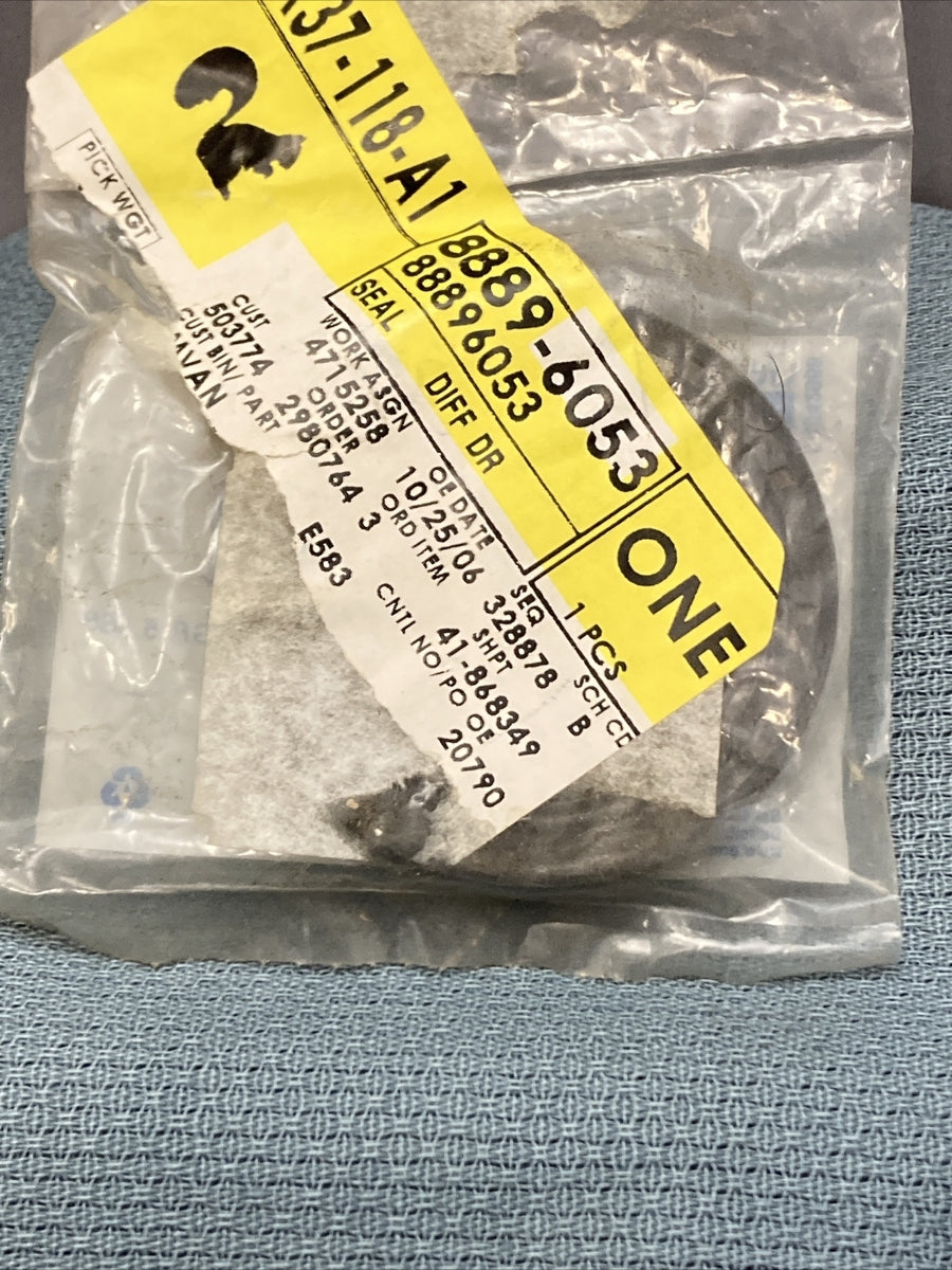 NEW GENUINE GM 88896053 SEAL ASM DIFFERENTIAL DRIVE PINION GEAR 2001-06 GR 5.469
