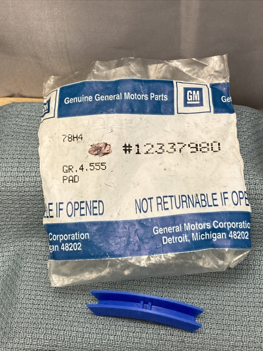 NEW GENUINE GM 12337980 INSERT, TRANSFER CASE 2/4 WHEEL DRIVE SHIFT FORK 1983-00
