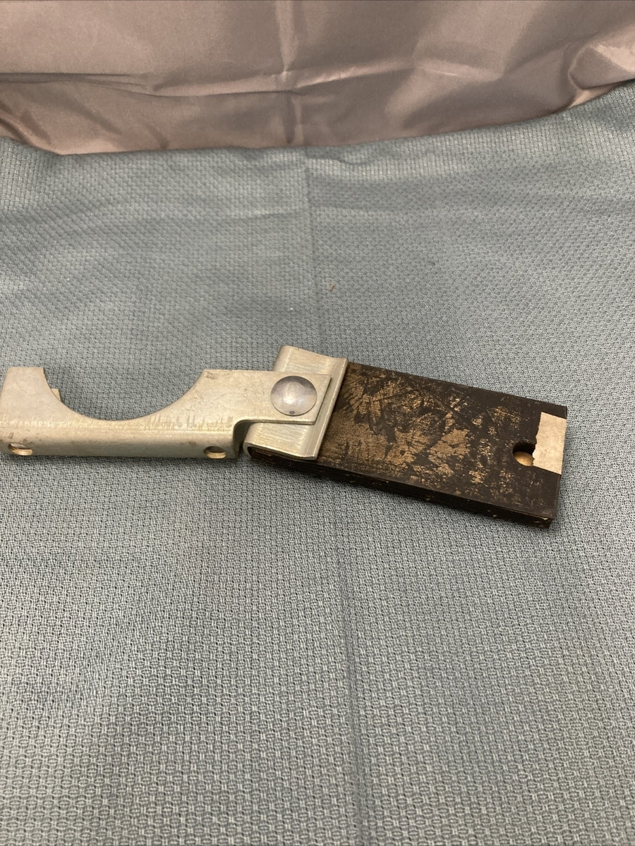 NEW GENUINE GM 692942 TAIL PIPE HANGER GR 3.705