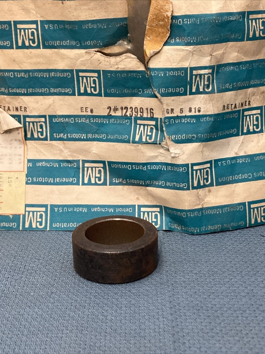 NEW GENUINE GM 1239916 WHEEL BEARING RETAINER GR 5.816