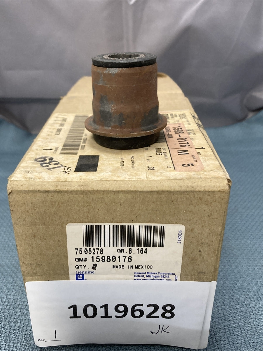 NEW GENUINE GM 15980176 BUSHING, FR UPPER CONTROL ARM 1982-2005 GR 6.164
