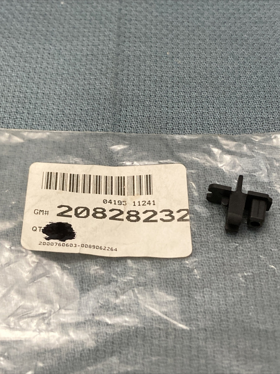 NEW GENUINE GM 20828232 CLIP, FRONT SIDE DOOR OUTSIDE HANDLE 2007-2014