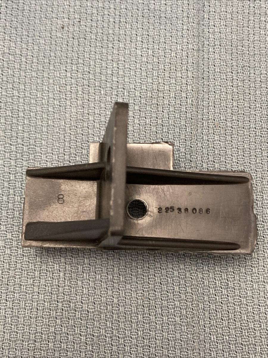 NEW GENUINE GM 22538086 BRACKET, RADIATOR