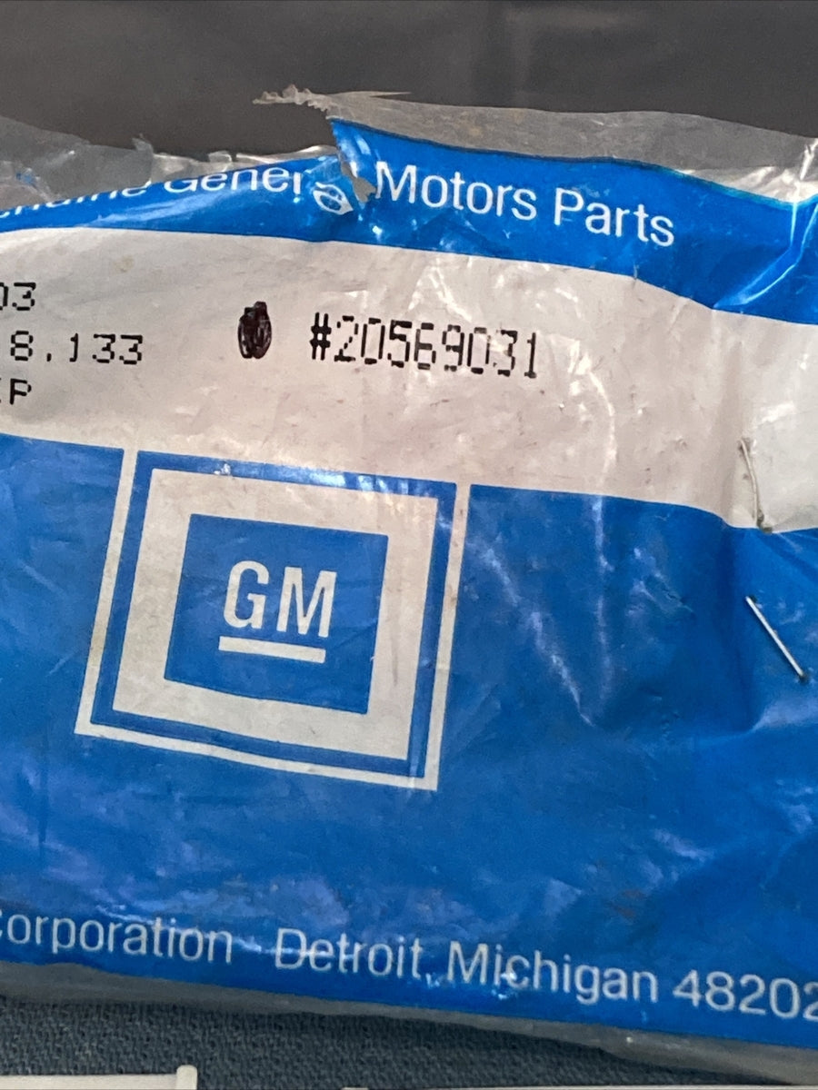 QTY 4 NEW GENUINE GM 20569031 RETAINER, FRONT FENDER MOLDING GR 8.133