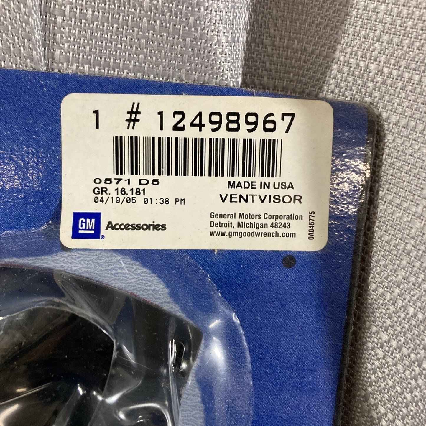 NEW GENUINE GM 12498967 DEFLECTOR PKG, SIDE WINDOW AIR *SMOKE GR 16.181