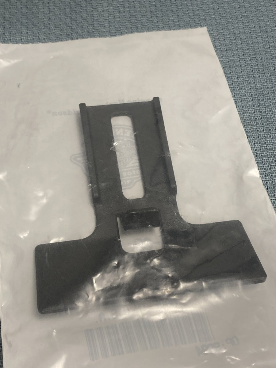 NEW GENUINE HARLEY DAVIDSON 60226-08 BRACKET, REFLECTOR/D-OM