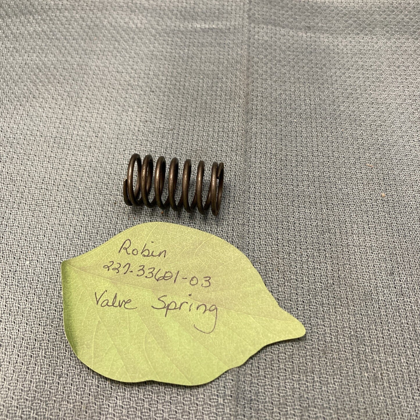 NEW ROBIN 227-33601-03 VALVE SPRING