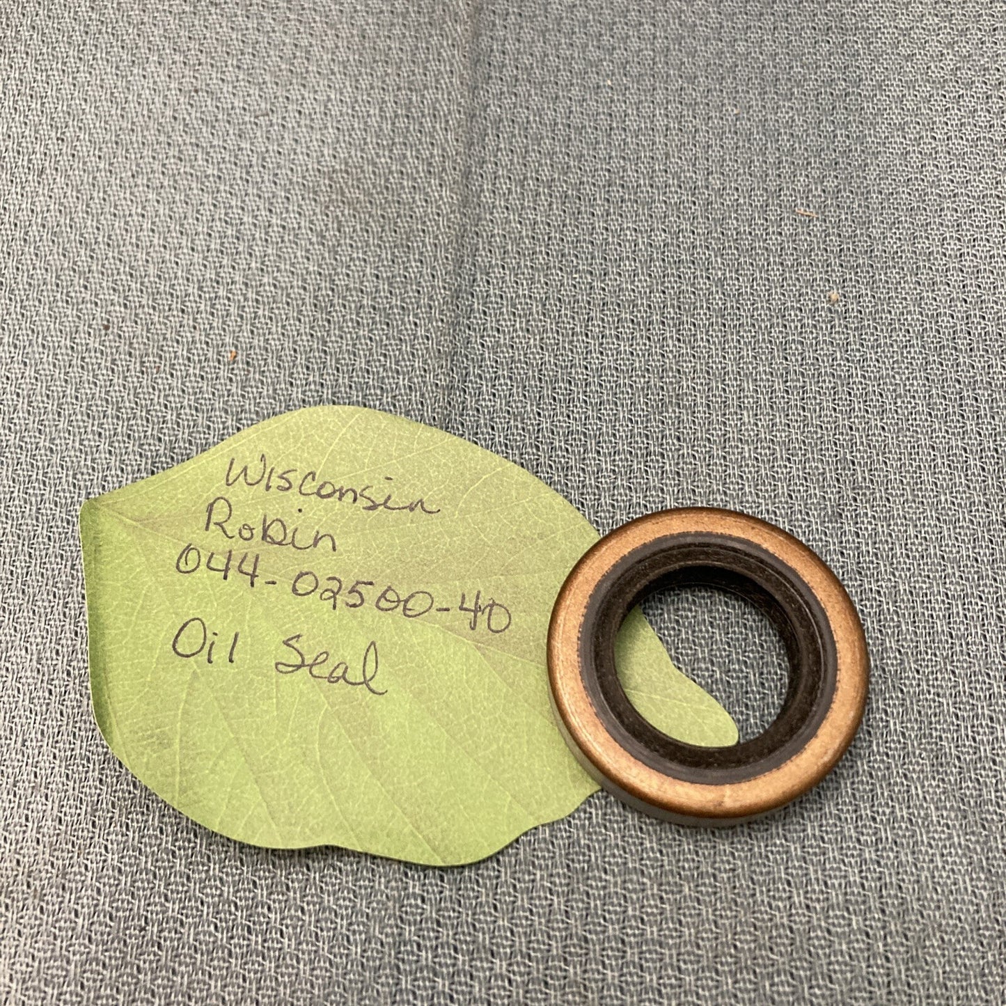 NEW WISCONSIN ROBIN 044-02500-40 OIL SEAL