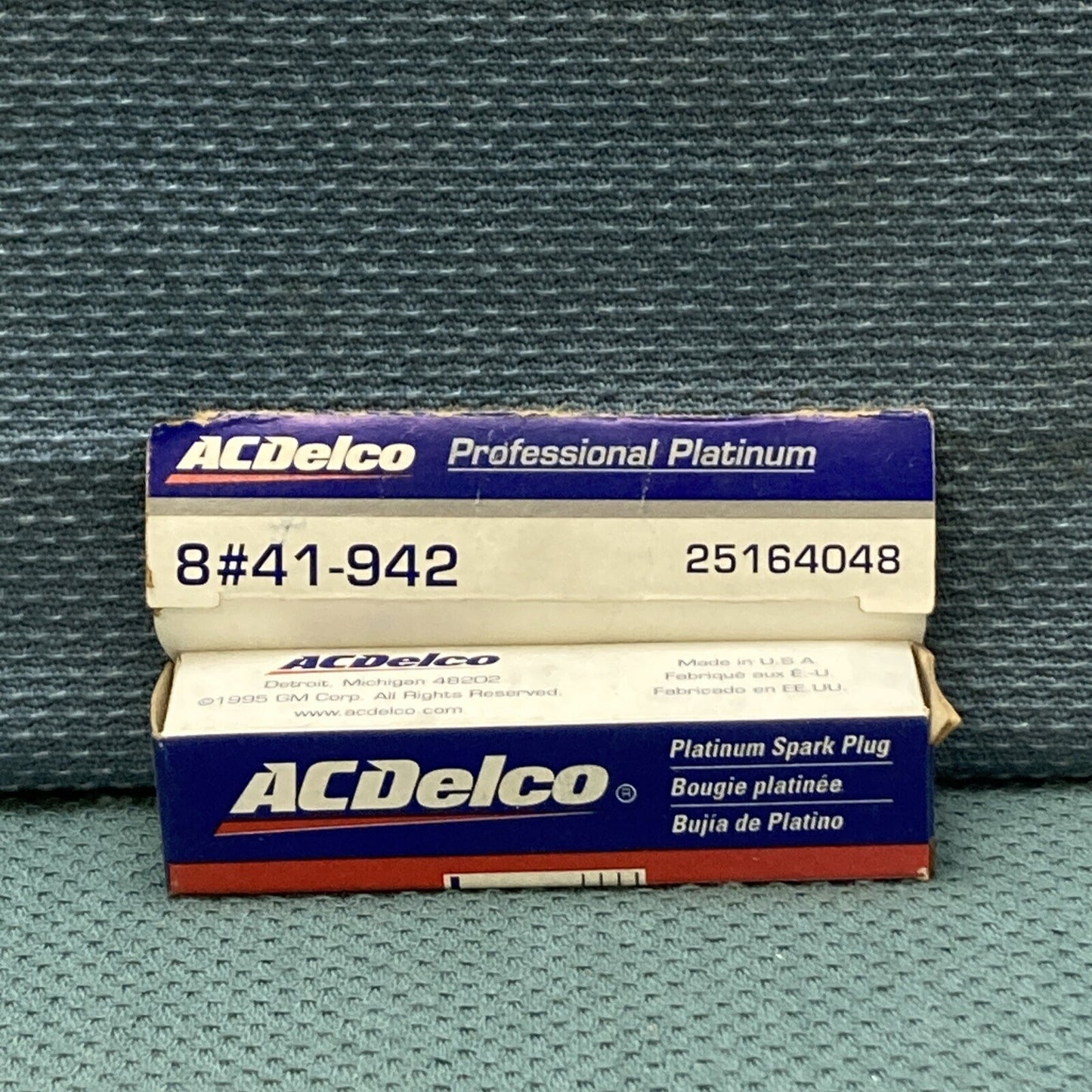 NEW ACDELCO 41-942 PROFESSIONAL PLATINUM SPARK PLUG GM 25164048
