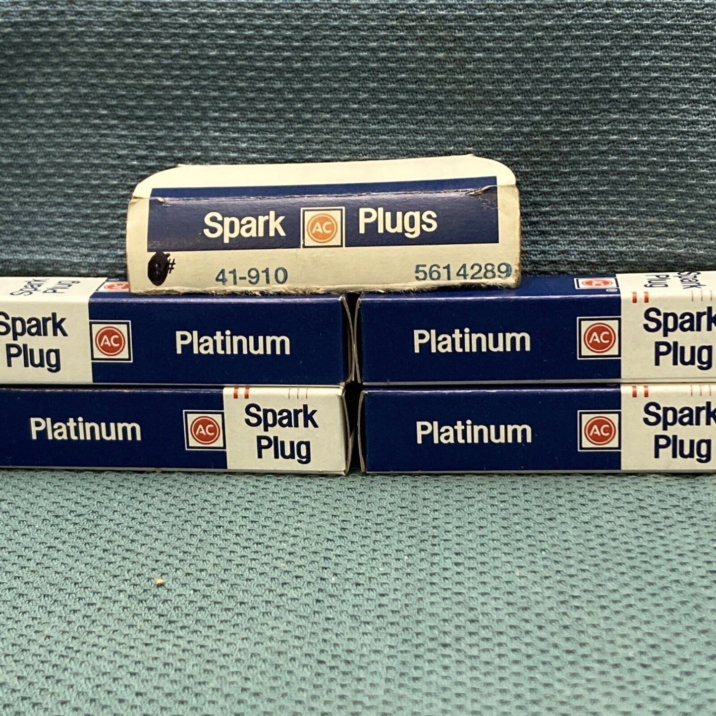 QTY 4 NEW ACDELCO 41-910 PROFESSIONAL SPARK PLUG GM 05614289