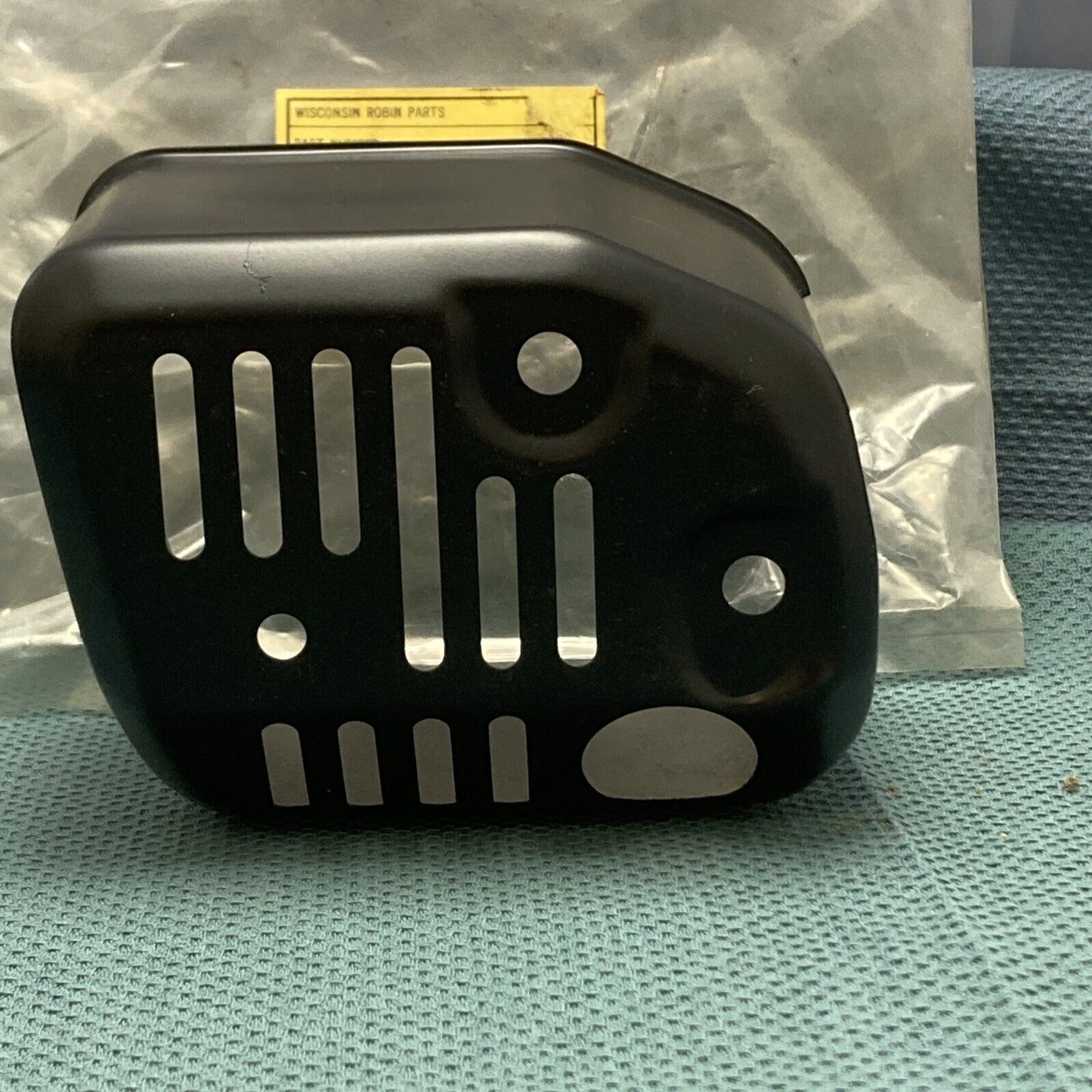 NEW GENUINE WISCONSIN SUBARU ROBIN 226-34220-01 MUFFLER COVER