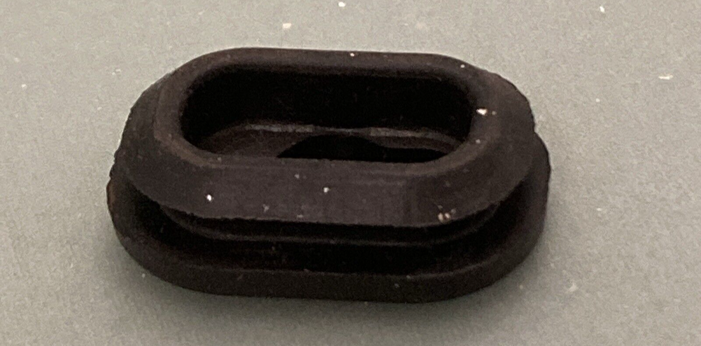 NEW GENUINE WISCONSIN SUBARU ROBIN 227-75001-03 GROMMET